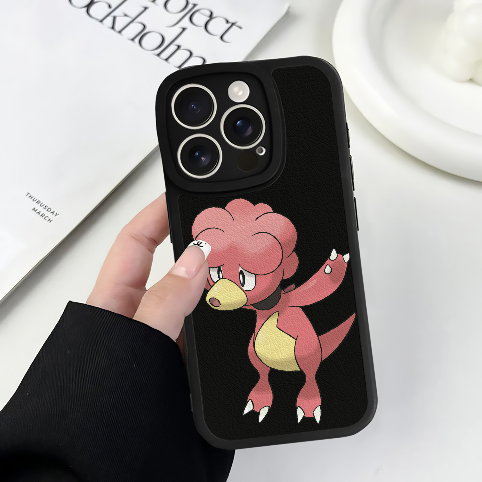 （画像用） ポケットモンスター Pokémon 【iPhone 16シリーズ対応】シリコンスマホケース（レザー調） 材質：シリコン